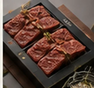검은 오동 상자에 네 덩이로 담긴 한우 양념 갈비