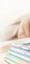 책과 노트를 펼쳐 둔 자격증 과정 안내 이미지