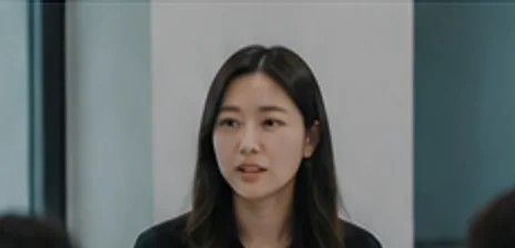 회의 중 데이터 해석을 이야기하는 모노랩 데이터 사이언티스트