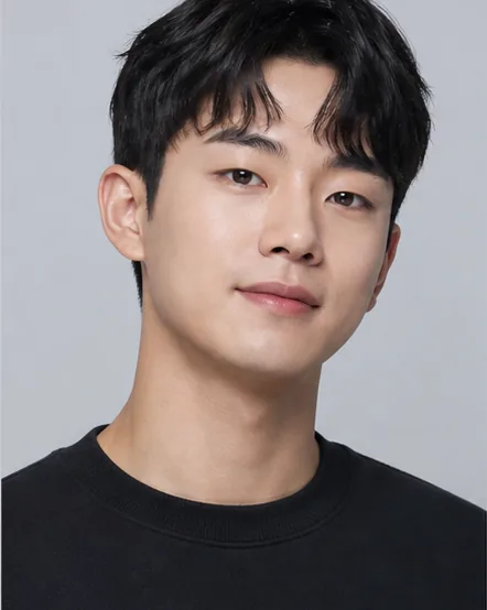 검은 상의를 입은 가상의 성인 남성