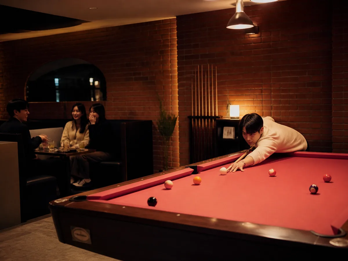 벽돌 라운지의 CORNER ROOM