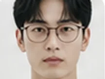 YB-206을 쓴 남성 착용 컷 — 얼굴 폭 139mm